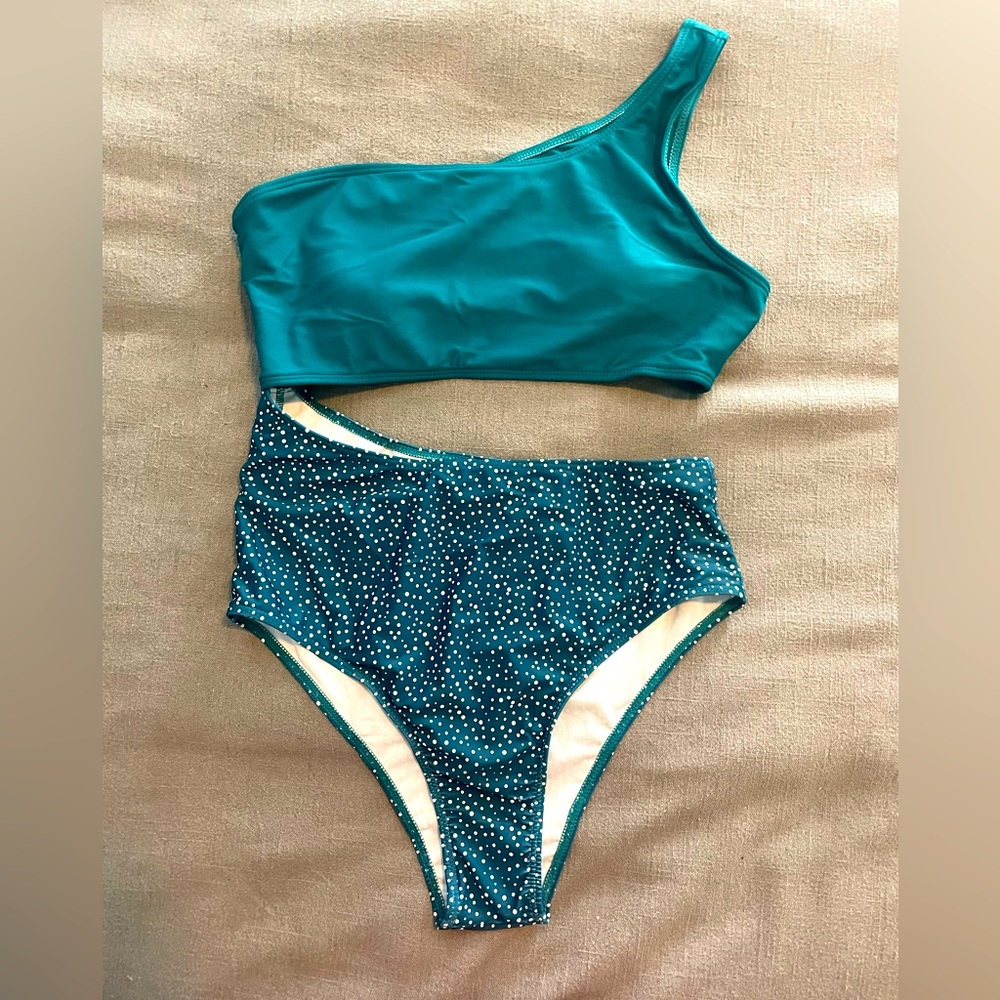 NEVER WORN Teal one-shoulder cut out one piece